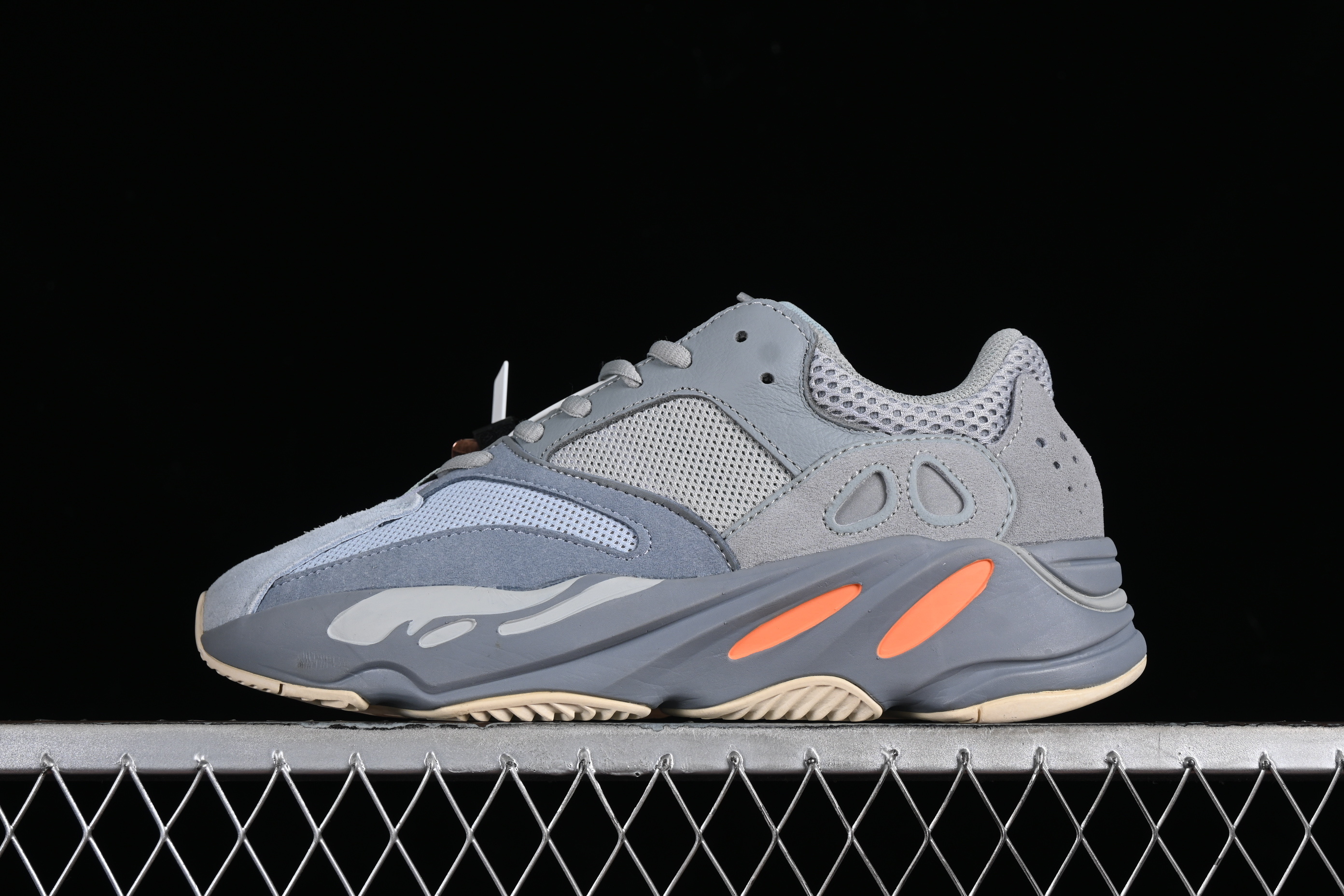 Ad Yeezy Boost 700 'Inertia' EG7597