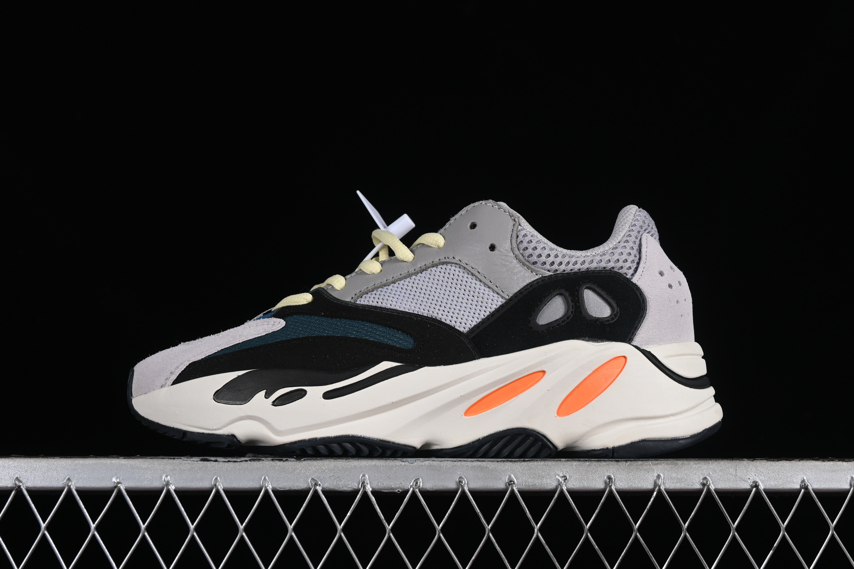 Ad Calabasas Yeezy Boost 700 Runner B75571