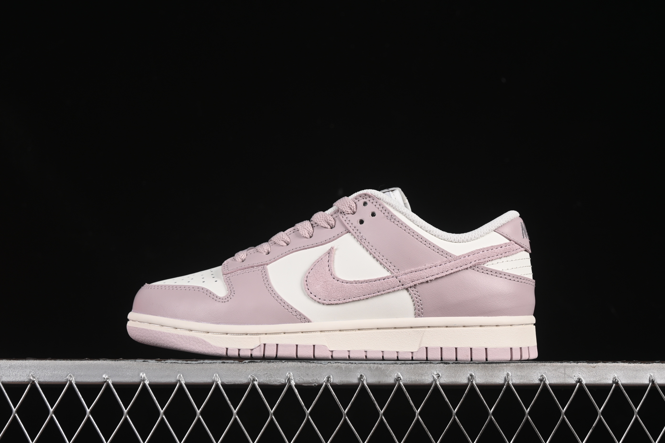 Nike SB Dunk Low FB9109-122