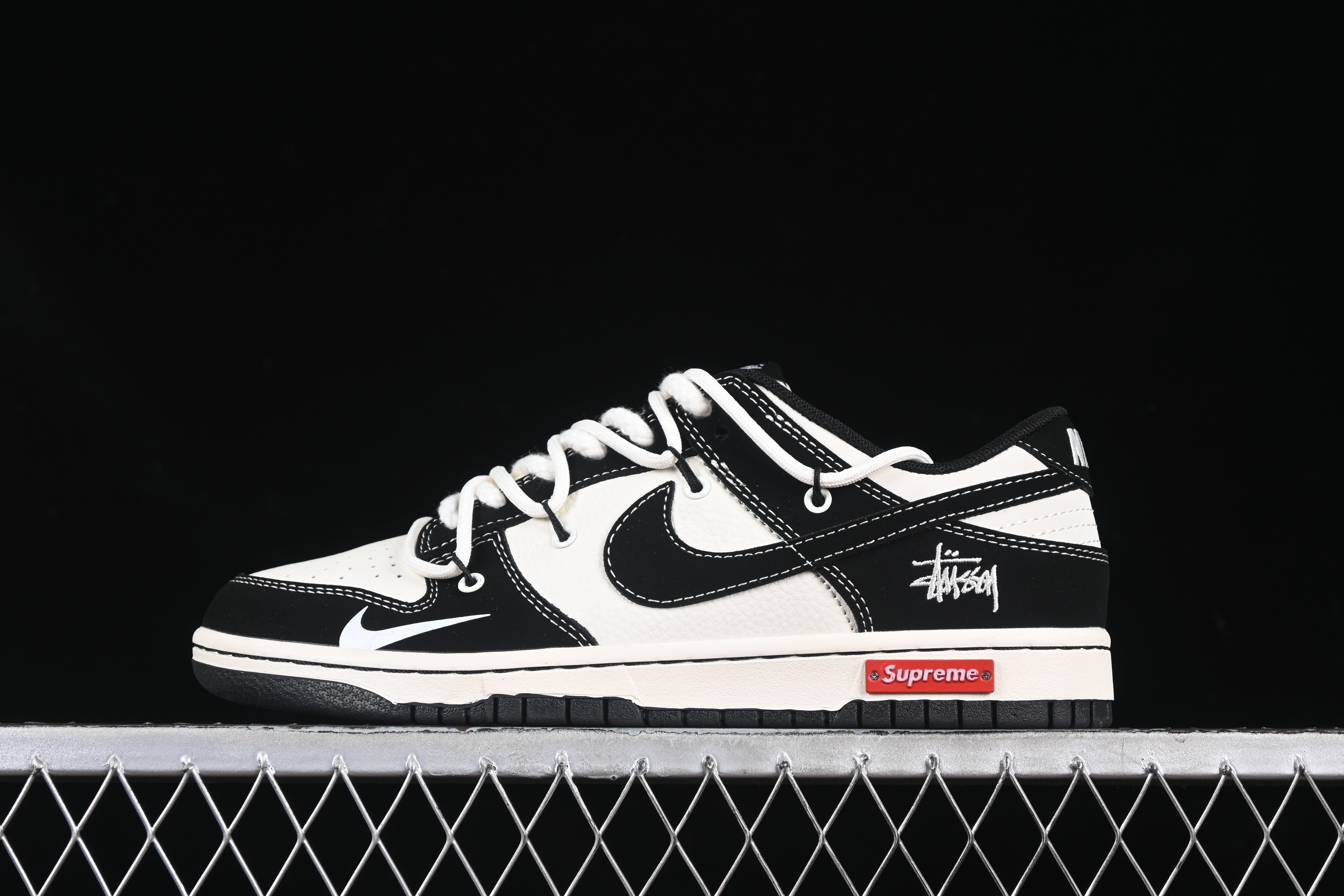 Nike SB Dunk Low x SUP YX5066-278